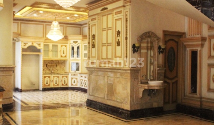 Di Jual Semi Furnish Rumah Mewah Arsitektur Klasik Villa Artha Gading 2