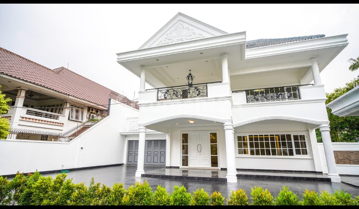 Kemang House. Never been occupied. Very nice.