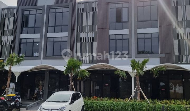Ruko Beverly Pakuwon City Depan Hokky 3 Lantai