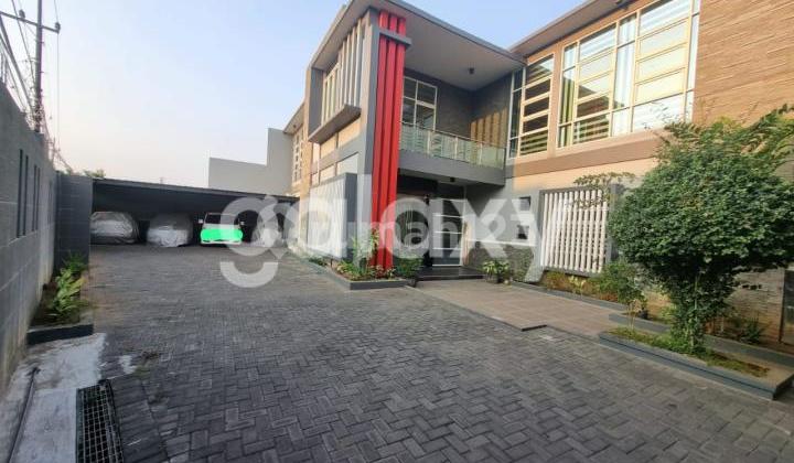 House on Kramat Langon Street, Gresik, 2 Floors, West Facing 1