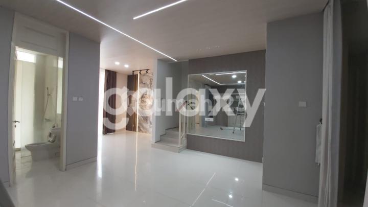 Rumah Grand Pakuwon Surabaya Cluster South Victoria Semi Furnish Hadap Utara 2