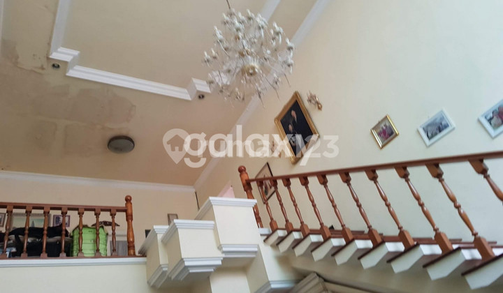 Rumah Darmo Hill American Style Mayjend Sungkono Hadap Selatan 2