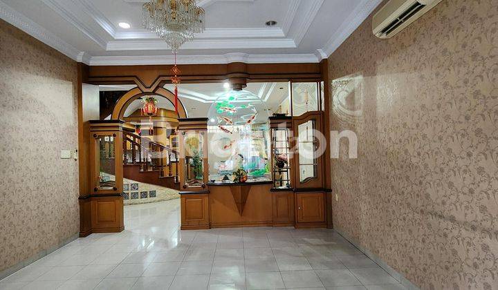 Rumah mewah dan elegant dekat Centre Point Mall 1