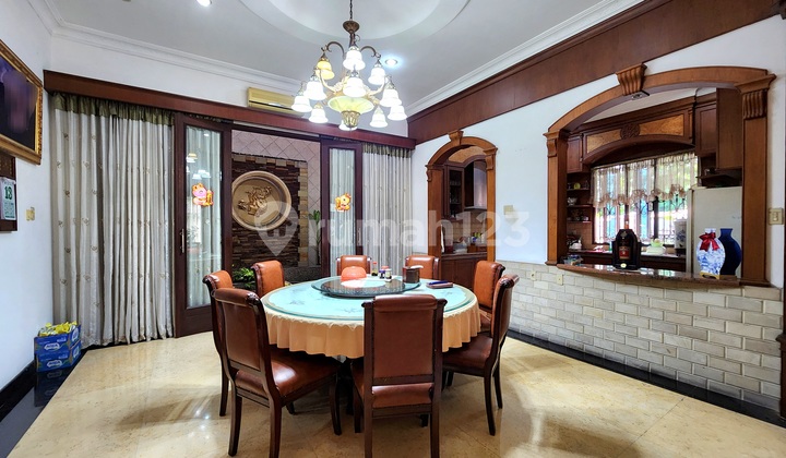 Rumah Mewah Posisi Hook – T. Amir Hamzah, Komplek Griya Riatur