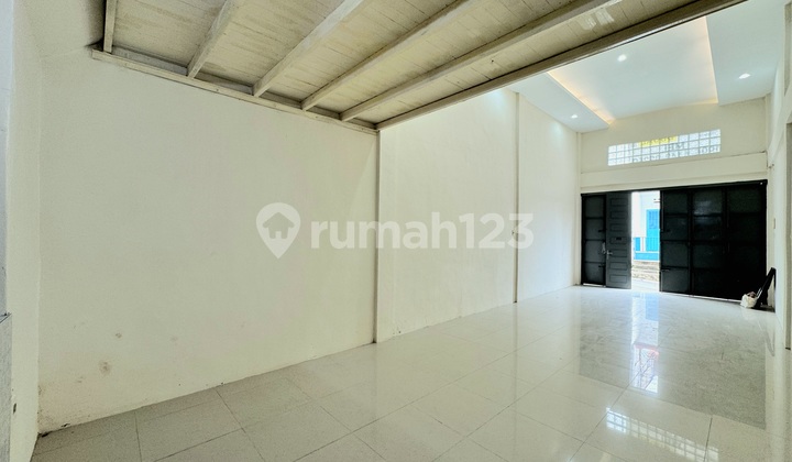 Rumah Siap Huni 3 Lantai di Daerah Katamso 1