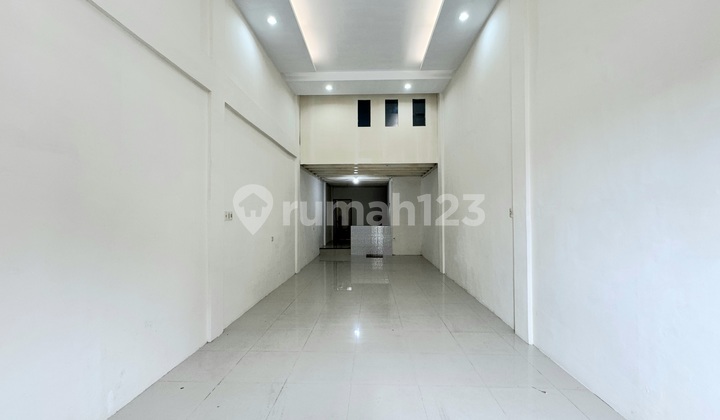Rumah Siap Huni 3 Lantai di Daerah Katamso 2