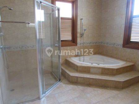 Rumah Dekat JIS Duta Niaga 5 Bedrooms Well Maintened 2