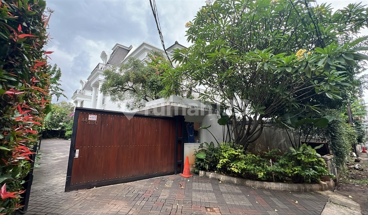 Cluster 3 South-Facing Houses Near Mosque, Narrow Street but Close to Main Road Cluster 3 South-Facing Houses Near Mosque, Narrow Street but Close to Main Road