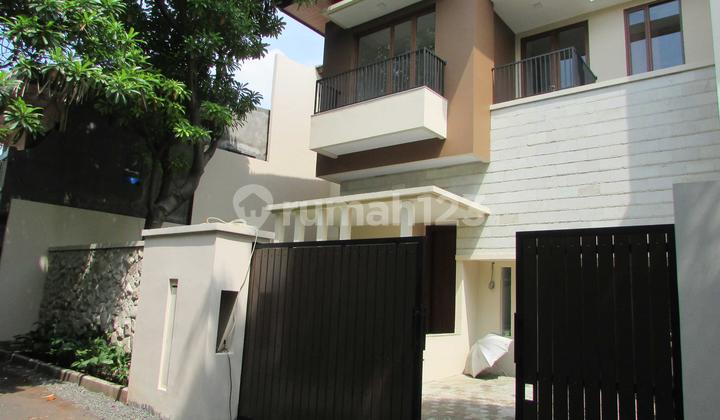 Modern South-Facing House for Sale in a Flood-Free Location