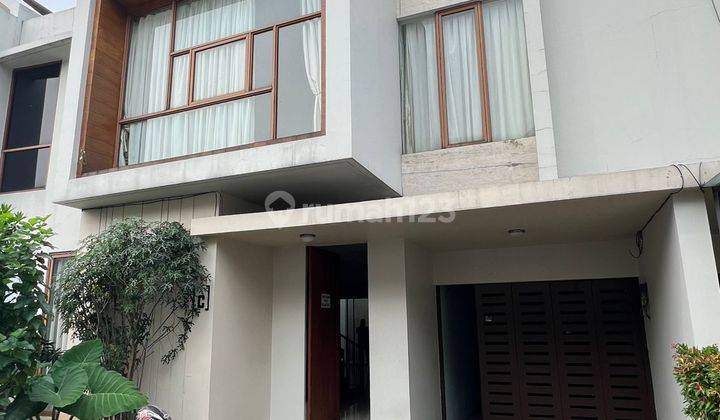 For rent rumah di wilayah yang tenang dalam Townhouse