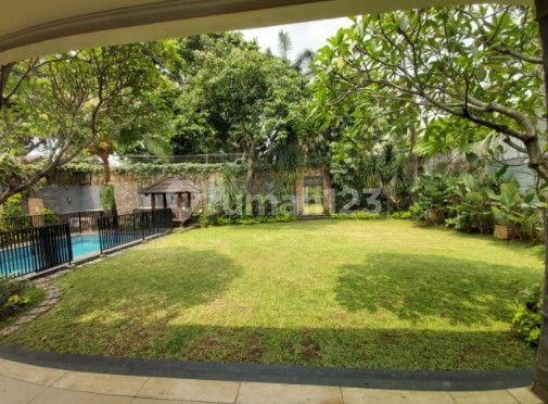 One-Story House Can Be Used as Residence or Office with Spacious Garden One-Story House Can Be Used as Residence or Office with Spacious Garden