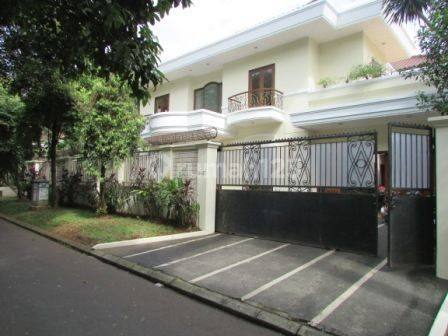 Rumah Dekat JIS Duta Niaga 5 Bedrooms Well Maintened 1