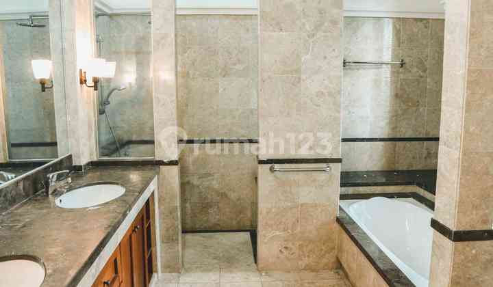 Near To JIS Available Februari Single House 5 Bedrooms 2