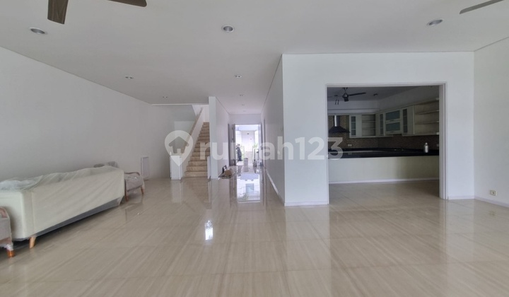 Compound House, Good Maintenance, 4 Bedrooms  2