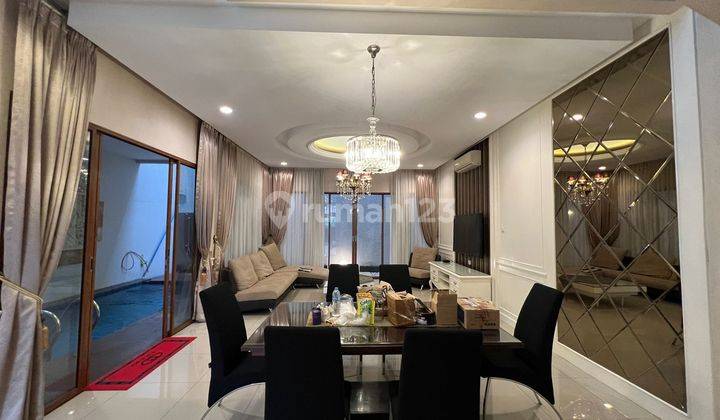 Fully Furnished Rumah 3 lantai di Kemang, Jakarta Selatan