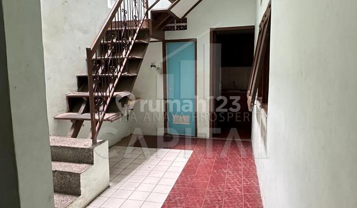 Rumah Dengan Lokasi Strategis Lingkungan Nyaman Asri dan Depan Taman di Sayap Riau Bandung 2