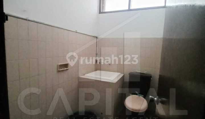 Strategic Sacred Wing House Near Campus, Suitable for Residence or Boarding. 2