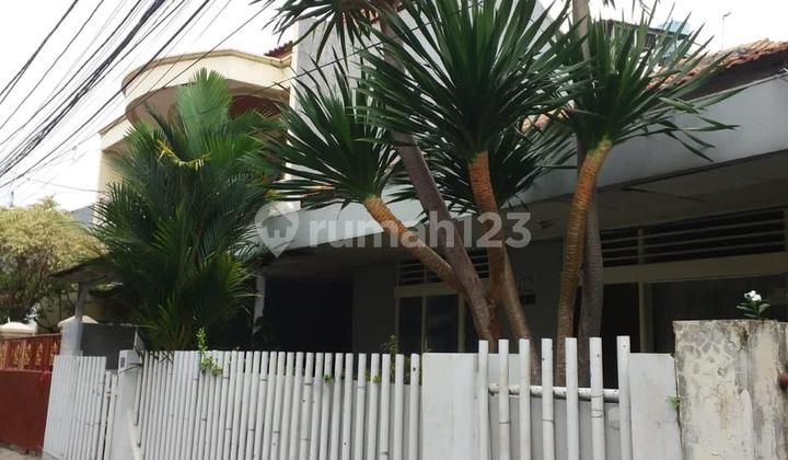 Rumah Jadul Tahun 70an, Siap Bongkar dan Bangun Baru, Ukuran 10x18, Bisa Masuk Mobil dan Bebas Banjir, 700 meter ke Jln Tomang Raya.  2