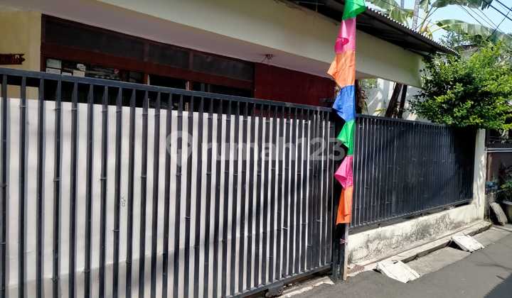 House with Car Access in Otista Alley Area, 30 Meters to Otista Main Road, Certificate Still HGB House with Car Access in Otista Alley Area, 30 Meters to Otista Main Road, Certificate Still HGB