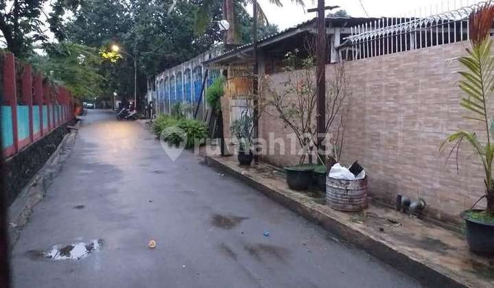 Only 100 Meters to Pesanggrahan Regional Hospital, Can Accommodate 2 Cars, Cul-de-sac House Position, Quiet and Green. 2