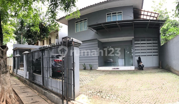 Rumah Pinggir Jalan Raya, 250 Meter Ke Jalan Swadarma Raya
