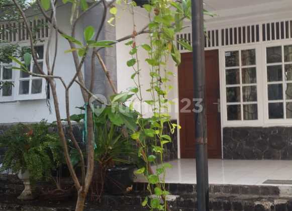 House in Front of a Park, Cipete Complex Area, 500 Meters to Antasari Main Road and 2Km to Kemang Raya