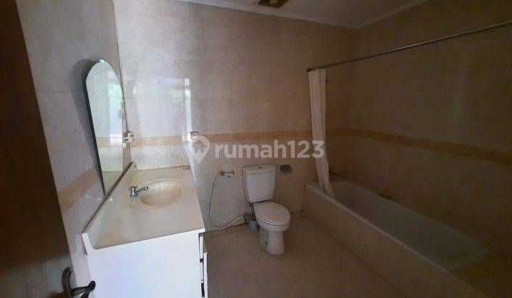 Bisa Direnov Sesuai Kebutuhan, Garasi Carport Total 10 Mobil, 65 Meter Ke Jalan Kemang Raya 4