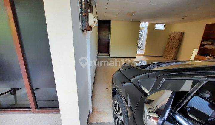 Bisa Direnov Sesuai Kebutuhan, Garasi Carport Total 10 Mobil, 65 Meter Ke Jalan Kemang Raya 12