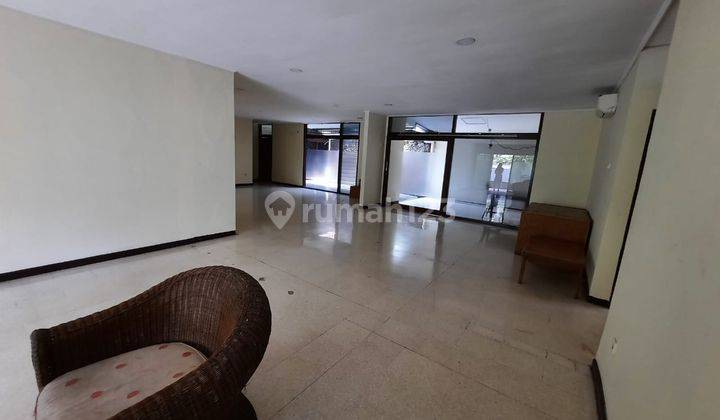 Bisa Direnov Sesuai Kebutuhan, Garasi Carport Total 10 Mobil, 65 Meter Ke Jalan Kemang Raya 13
