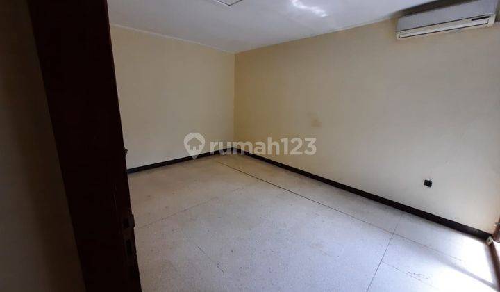 Bisa Direnov Sesuai Kebutuhan, Garasi Carport Total 10 Mobil, 65 Meter Ke Jalan Kemang Raya 14