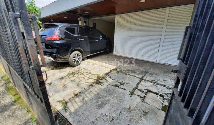Bisa Direnov Sesuai Kebutuhan, Garasi Carport Total 10 Mobil, 65 Meter Ke Jalan Kemang Raya 15