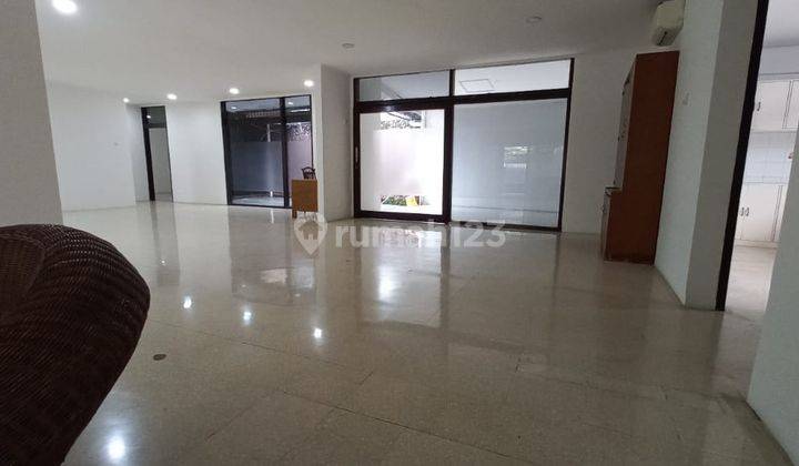 Bisa Direnov Sesuai Kebutuhan, Garasi Carport Total 10 Mobil, 65 Meter Ke Jalan Kemang Raya 24