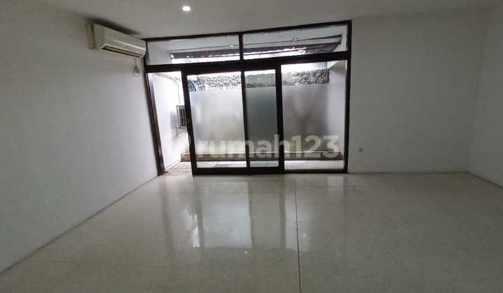 Bisa Direnov Sesuai Kebutuhan, Garasi Carport Total 10 Mobil, 65 Meter Ke Jalan Kemang Raya 32