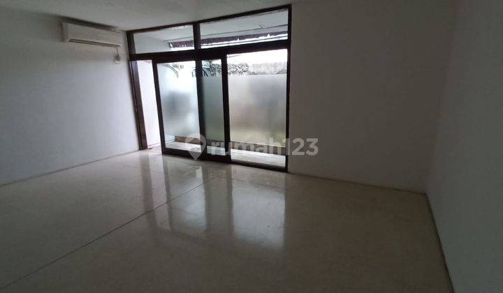 Bisa Direnov Sesuai Kebutuhan, Garasi Carport Total 10 Mobil, 65 Meter Ke Jalan Kemang Raya 39
