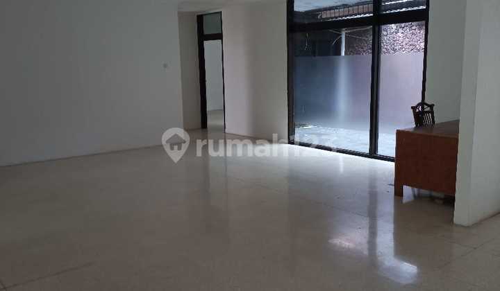 Bisa Direnov Sesuai Kebutuhan, Garasi Carport Total 10 Mobil, 65 Meter Ke Jalan Kemang Raya 55