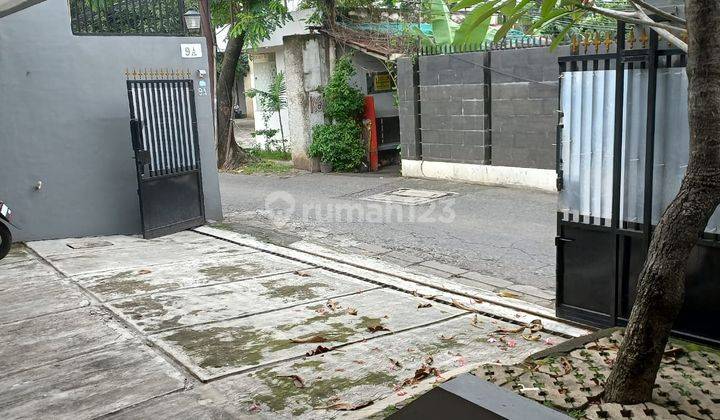 Bisa Direnov Sesuai Kebutuhan, Garasi Carport Total 10 Mobil, 65 Meter Ke Jalan Kemang Raya 60