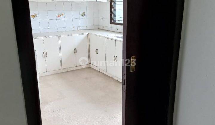 Bisa Direnov Sesuai Kebutuhan, Garasi Carport Total 10 Mobil, 65 Meter Ke Jalan Kemang Raya 56