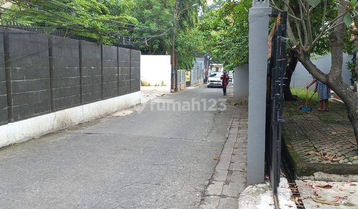 Bisa Direnov Sesuai Kebutuhan, Garasi Carport Total 10 Mobil, 65 Meter Ke Jalan Kemang Raya 58