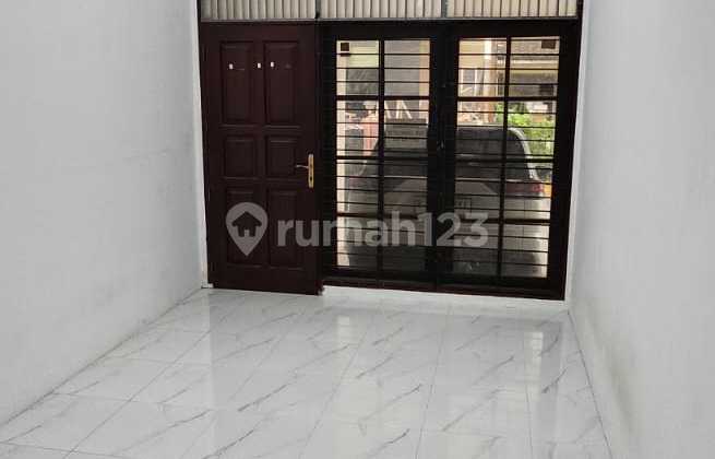 Rumah Baru Siap Huni di Komplek Taman Aries, 200 Meter Ke Jalan Raya Utama 17