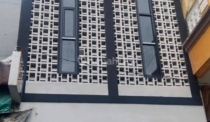 Rumah Model Ruko Cocok Tinggal usaha, 30 Meter Ke Jalan Haji Nawi Raya 1