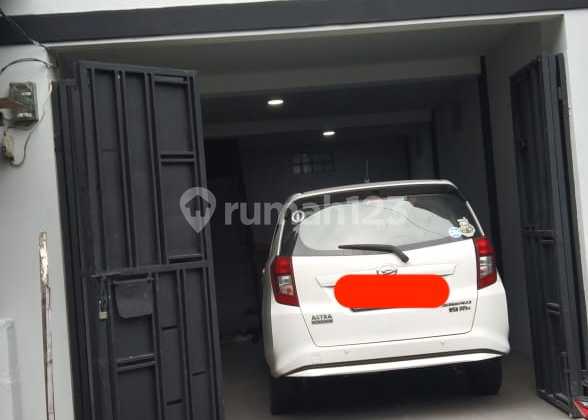 Rumah Model Ruko Cocok Tinggal usaha, 30 Meter Ke Jalan Haji Nawi Raya 4