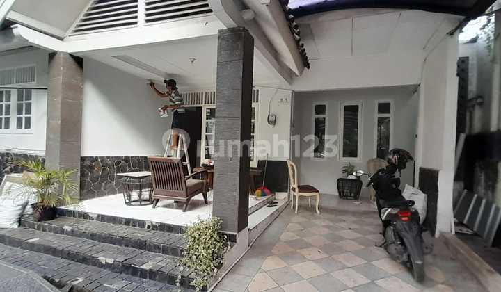 Front Garden House in Cipete Complex Area, 500 Meters to Antasari Main Road and 2Km to Kemang Raya. Front Garden House in Cipete Complex Area, 500 Meters to Antasari Main Road and 2Km to Kemang Raya.