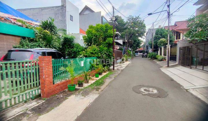 Rumah Tua Akses Tenang, Net 10 M 2