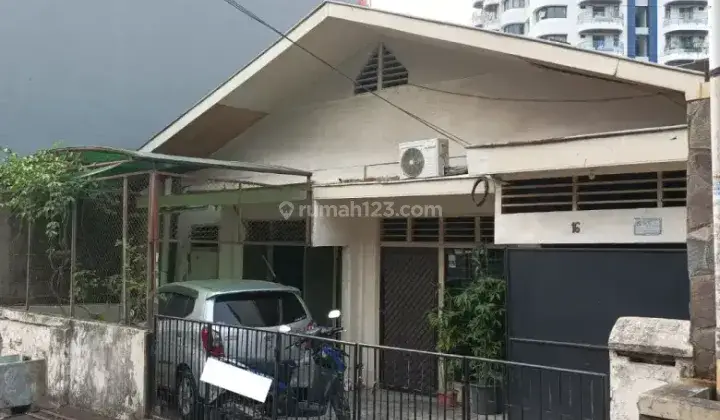 Rumah Lama Area Benhil, 150 Meter Ke Gatot Subroto 1