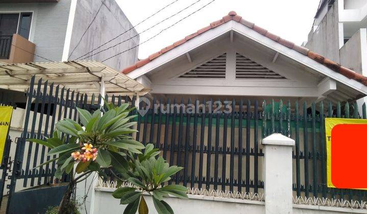 Rumah Asri Masuk Komplek, 800 Meter Ke Jln Metro Pondok Indah 1