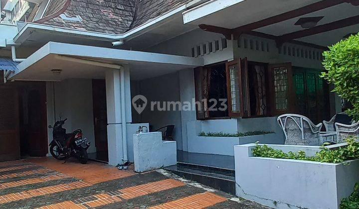 Rumah Lama asri dan tenang, 200 m ke Jln HOS Cokroaminoto 1