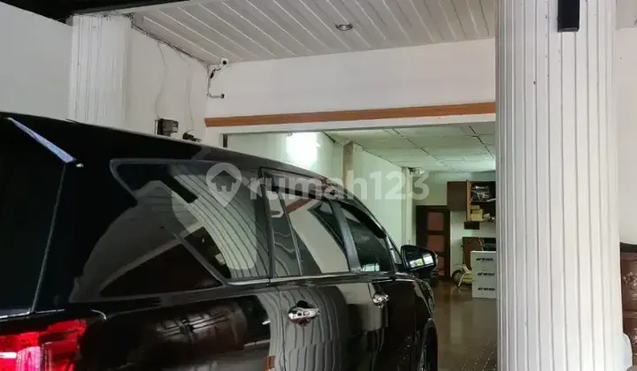 House by Tomang Main Road, 200 M to Roxy Square 2