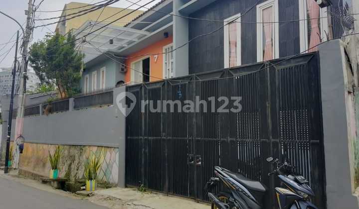 Rumah Mewah di area Cawang, 1.5 km ke PGC Cililitan dan 10 menit ke TMP Kalibata. 