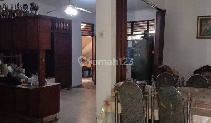 Rumah Lokasi Elit di Komplek Senayan, 550 Meter Ke Jalan Raya Patal Senayan 3