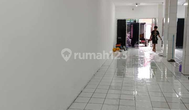Rumah Cocok Usaha/Kantor, Pinggir Jalan Raya area Johar Baru, 1km ke Jalan Raya Percetakan Negara, Rebutan Banyak Penyewa Untuk Alfamart/Indomart/Laundry Rumah Cocok Usaha/Kantor, Pinggir Jalan Raya area Johar Baru, 1km ke Jalan Raya Percetakan Negara, Rebutan Banyak Penyewa Untuk Alfamart/Indomart/Laundry
